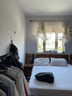 Ernald, Tirana